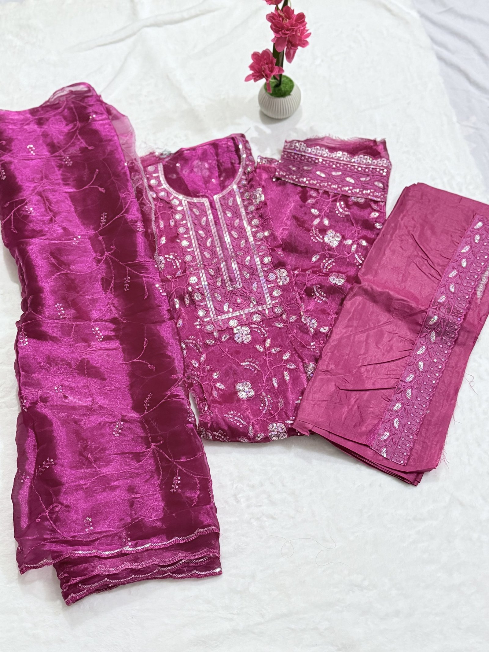 পাকিস্তানি জিমি চু - পিংক