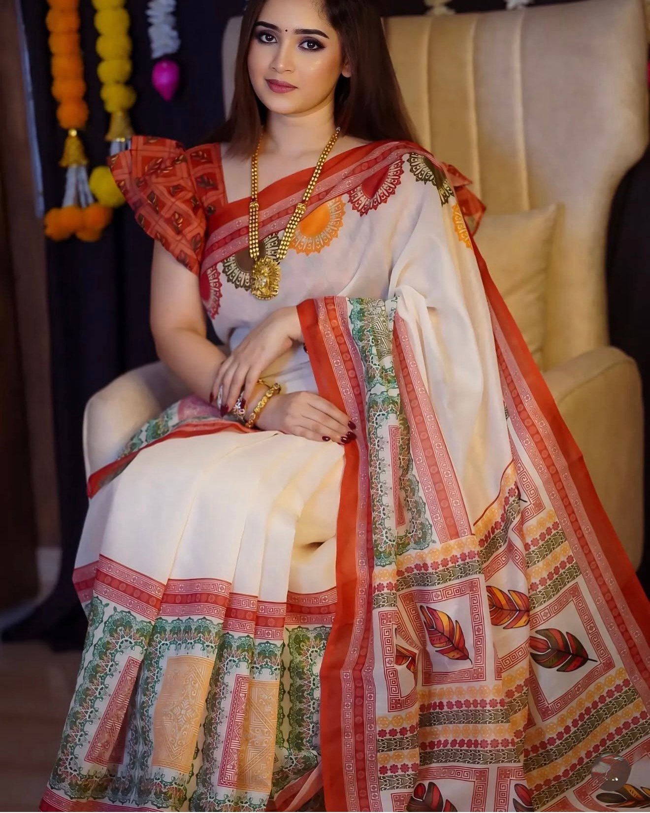 সাদা ও লাল কম্বিনেশন সিল্ক শাড়ি - Image 5