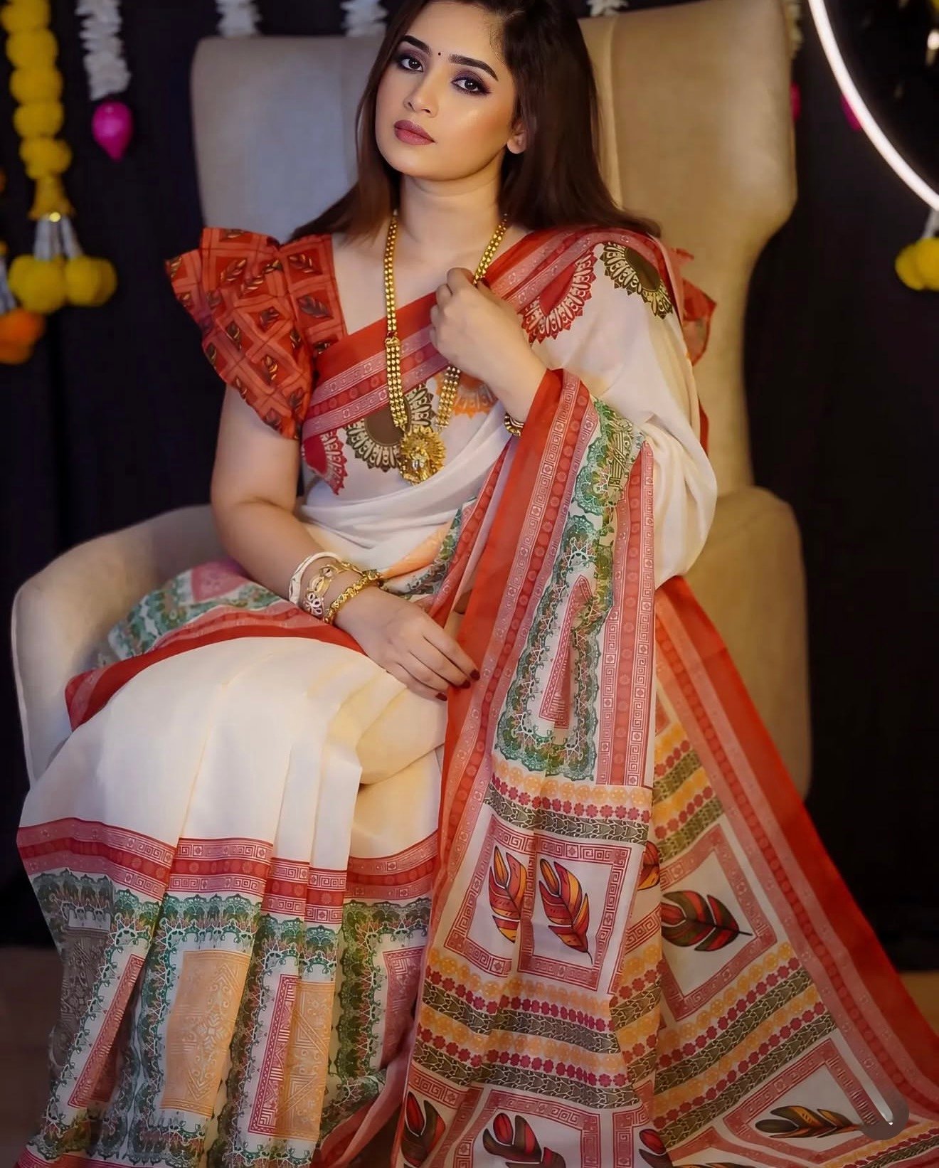 সাদা ও লাল কম্বিনেশন সিল্ক শাড়ি - Image 6