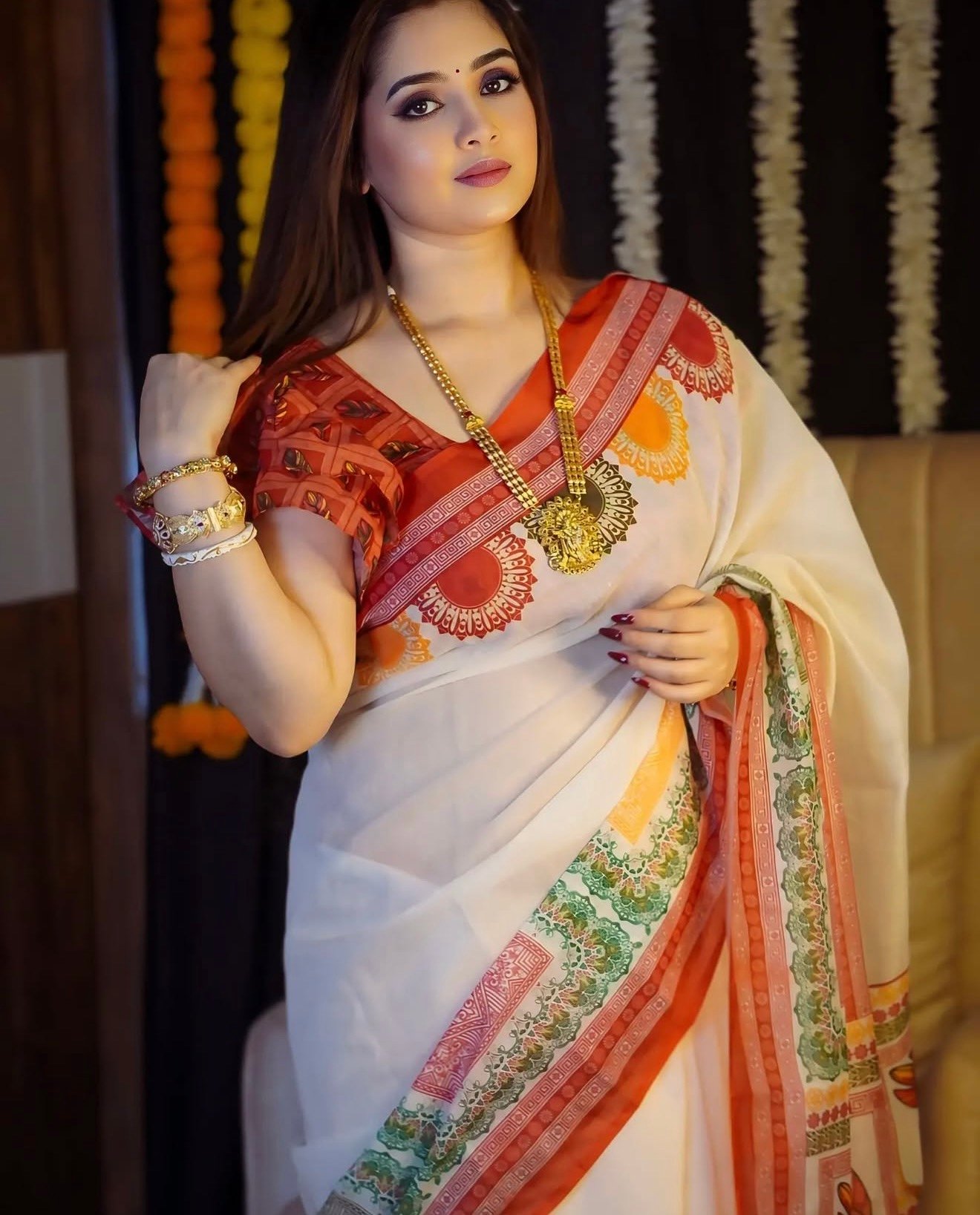 সাদা ও লাল কম্বিনেশন সিল্ক শাড়ি - Image 9