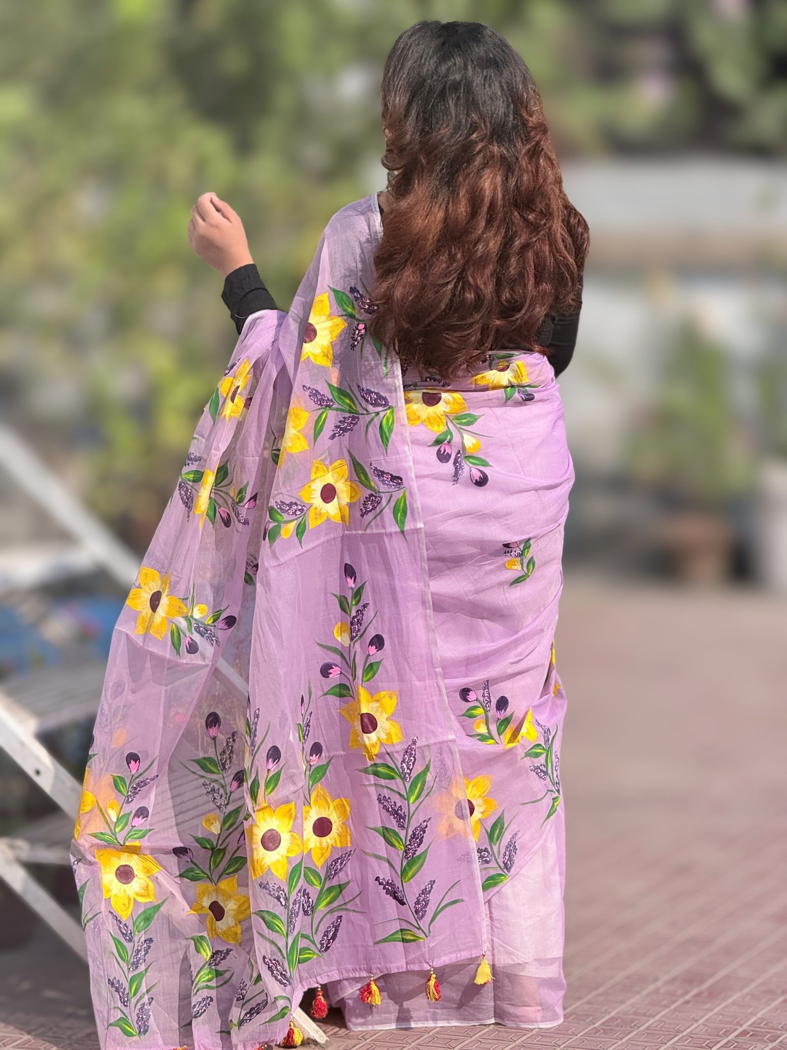 ল্যাভেন্ডার হ্যান্ড পেইন্টেড শাড়ি - Image 9