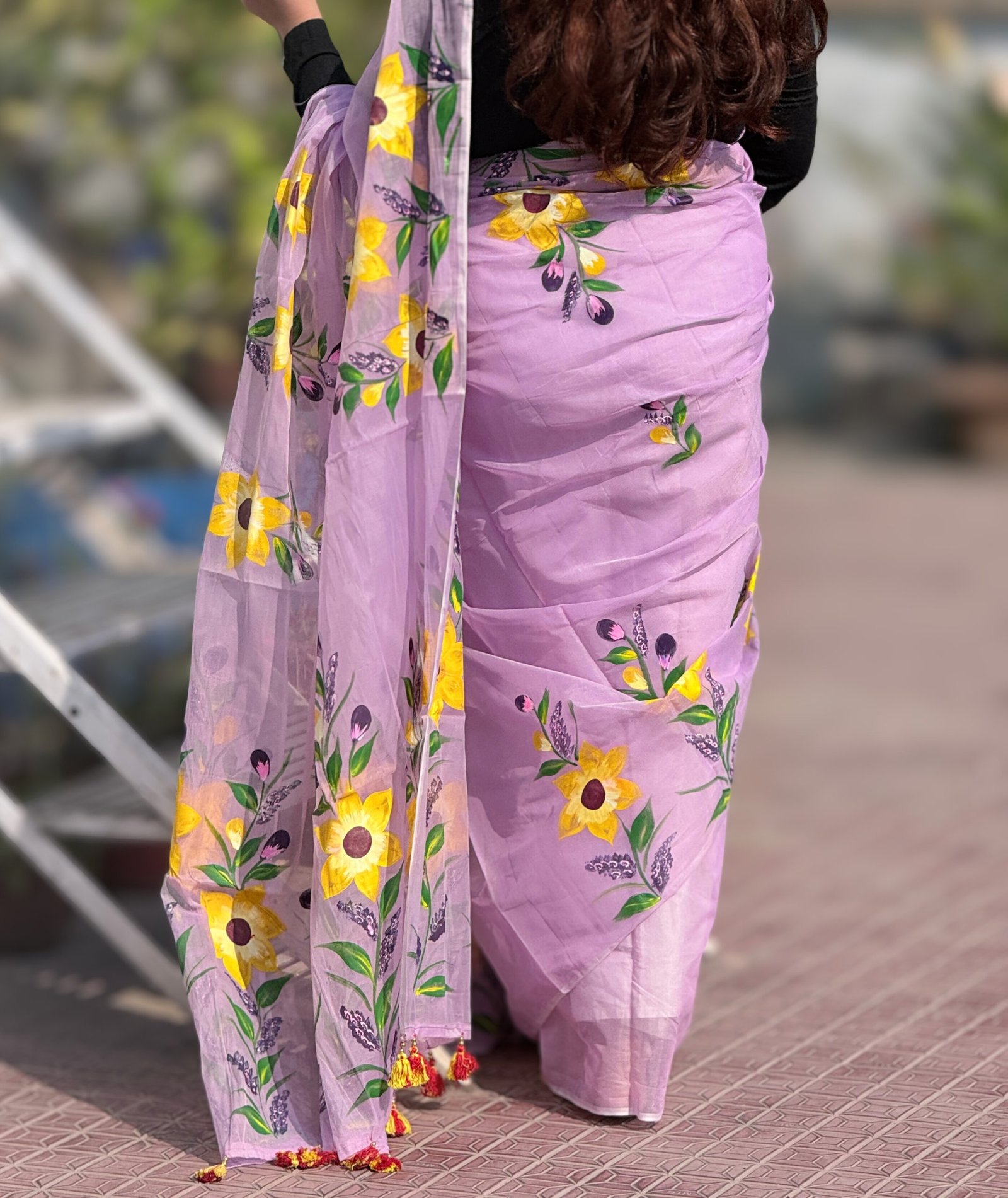 ল্যাভেন্ডার হ্যান্ড পেইন্টেড শাড়ি - Image 8