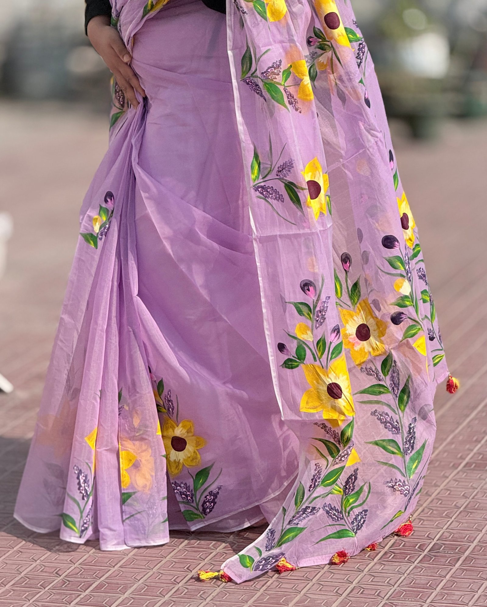 ল্যাভেন্ডার হ্যান্ড পেইন্টেড শাড়ি - Image 6