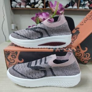 পিঙ্ক ও ব্ল্যাক নিটেড মেয়েদের ক্যাজুয়াল স্লিপ-অন জুতা